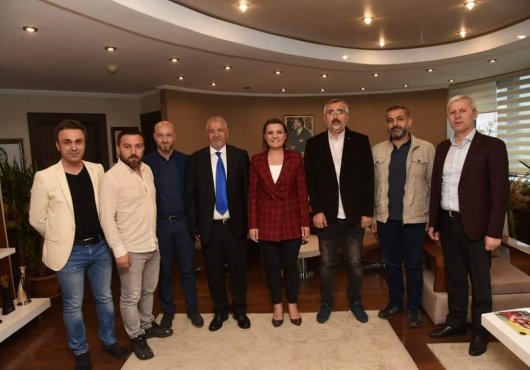 İzmit Belediye Başkanı Fatma Kaplan Hürriyet'i Ziyaret Ettik